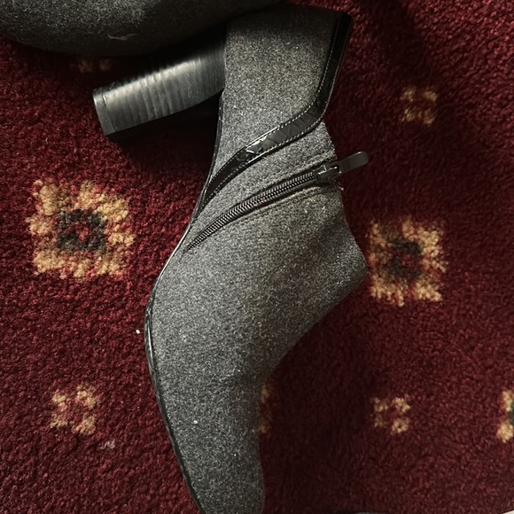Liz, Claiborne, gray and black heel bootie with a small zip on the side - Picture 3 of 5